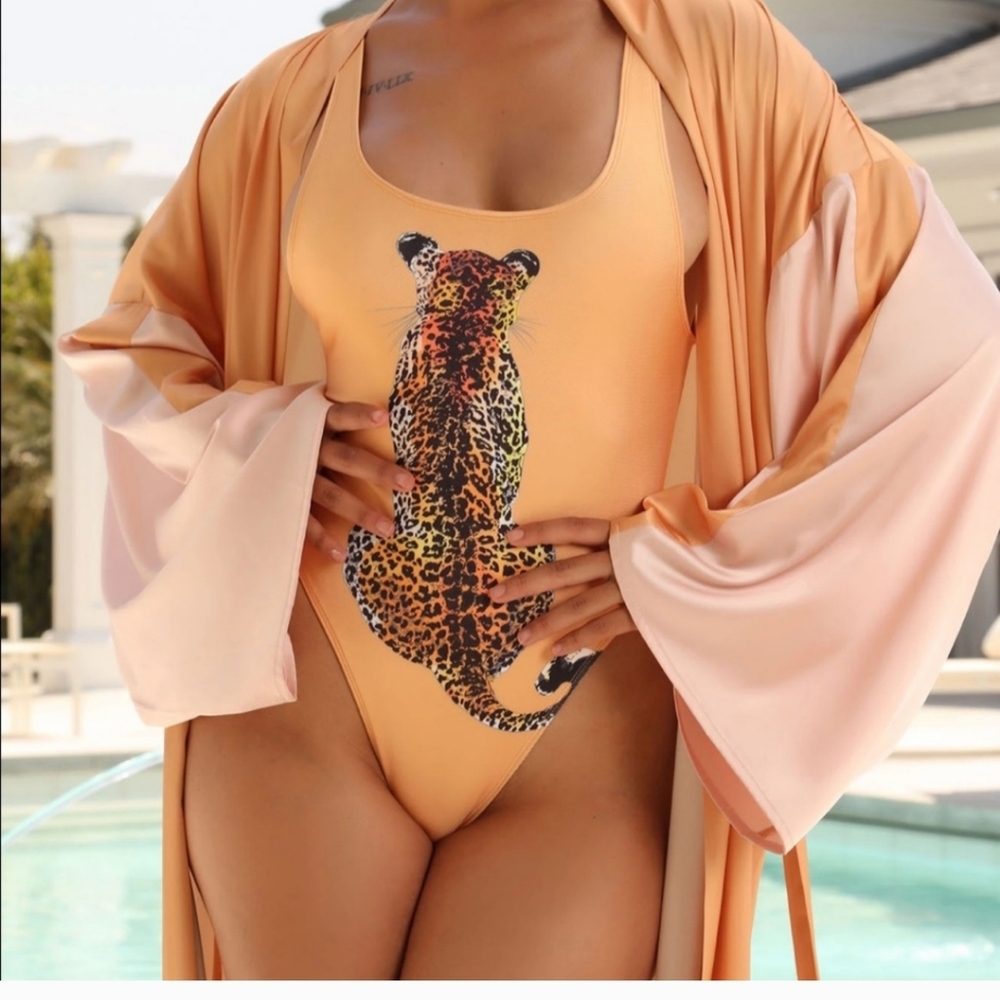 swimsuit  leopard 🐆 🐆 🐆 both are sold together
